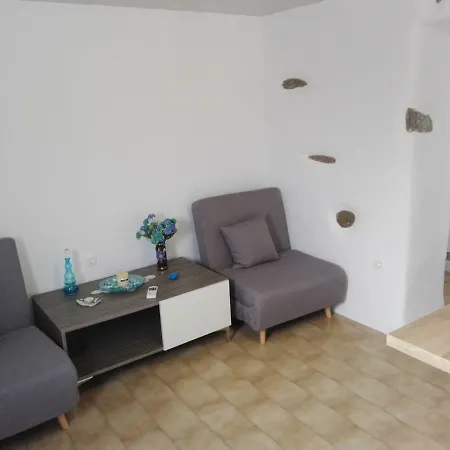 To Mikro Spiti Sto Livadi Holiday home *